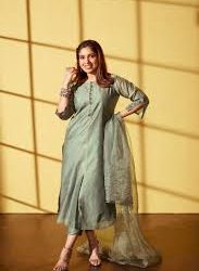 From Desk to Dinner: Effortless Fashion Tips for the Modern Professional